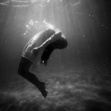 drowning in water trying to find light and air